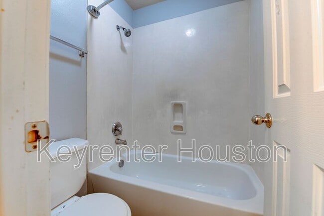 Building Photo - 6411 Silver Shade Dr