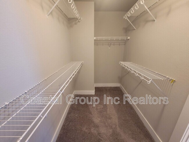 Building Photo - 1233 Auburn Hill Dr