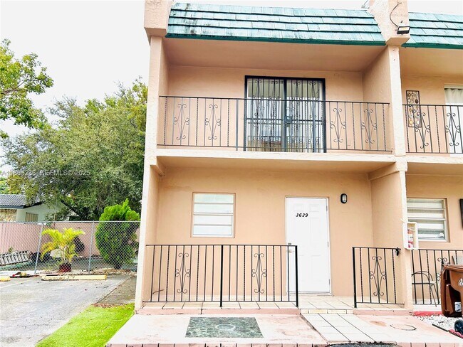 Building Photo - 3639 W 11th Ave