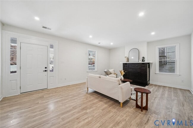 Building Photo - 1127 W Washington St