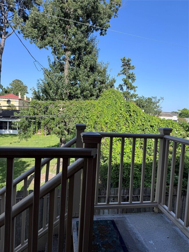 Building Photo - 1311 Antoine Dr