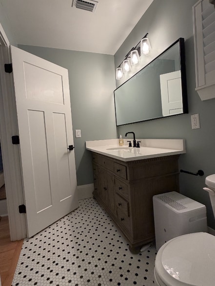 Building Photo - 234 24th Ave N