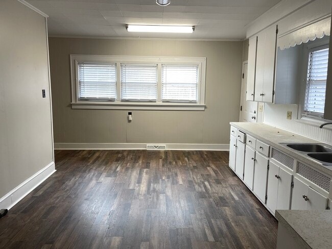 Building Photo - 2417 Statesville Blvd