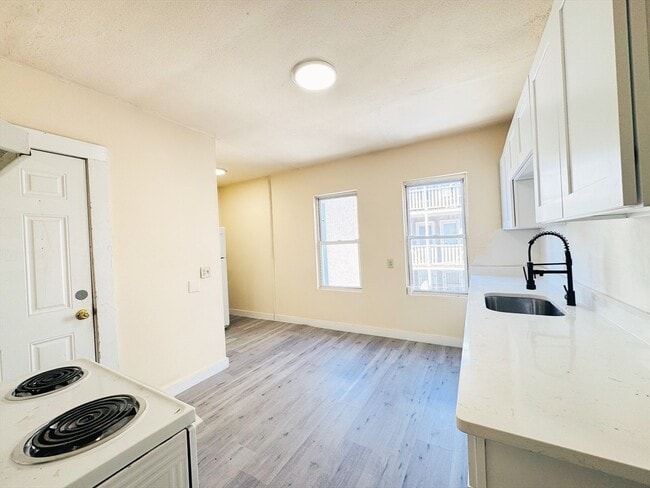 Building Photo - 513 Washington St