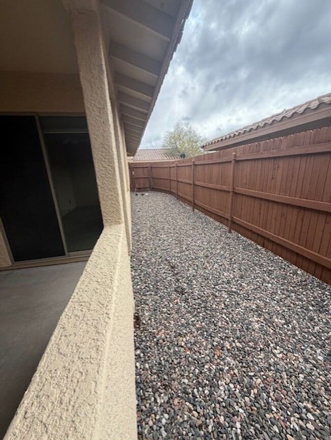 Building Photo - 2 Bedroom 2 Bath Contact Property Pros 928-634-7710