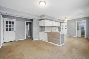 Building Photo - 884 Liberty St