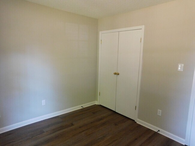 Building Photo - 6510 Heather Rd