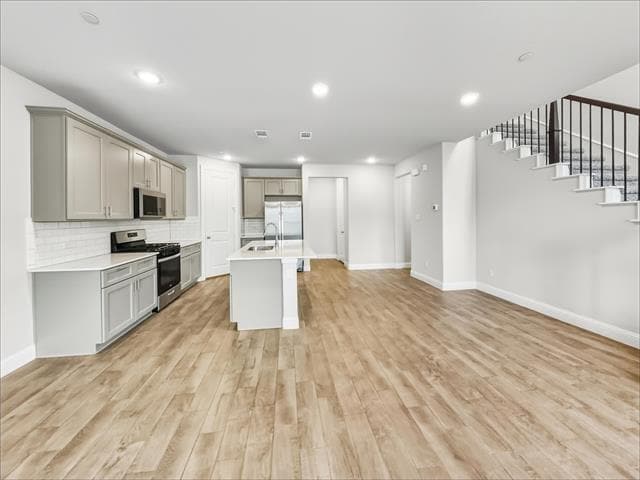 Building Photo - 213 Suma Dr