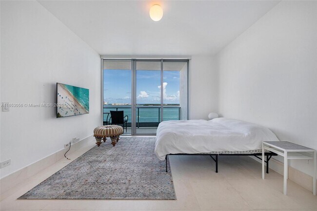 Building Photo - 1331 Brickell Bay Dr