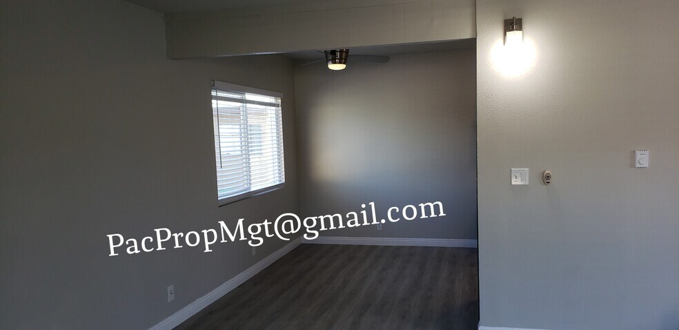 Kitchen Nook - 2121 W 157th St