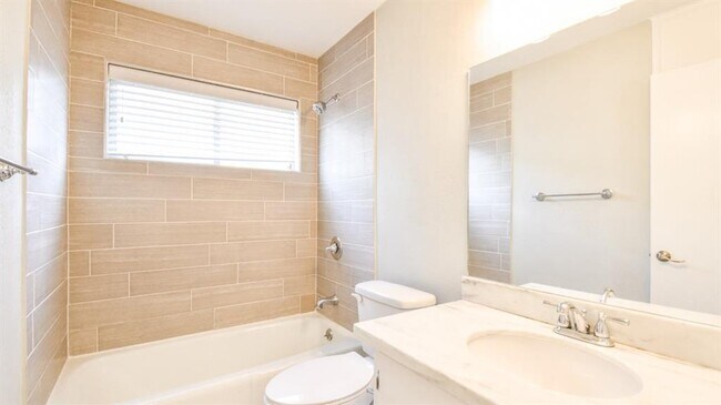 Building Photo - 910 Rocky Spring Rd