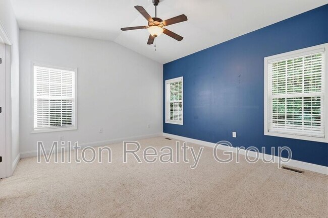 Building Photo - 80 Valor Cir