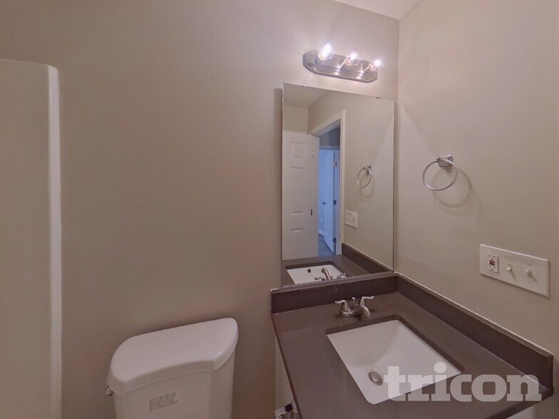 Building Photo - 5136 Sunburst Ln