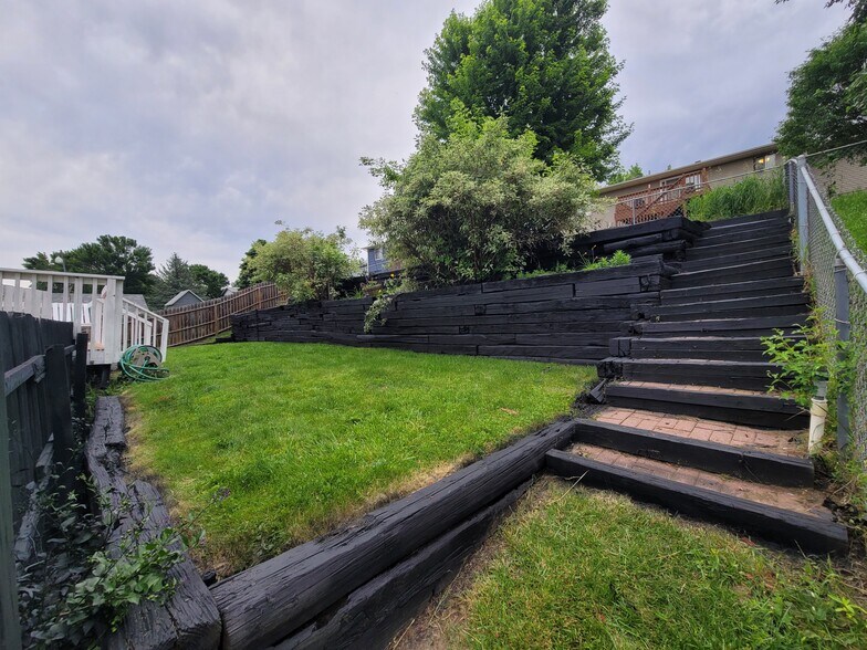 Building Photo - 2201 Tracy Ln