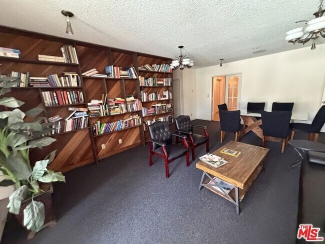 Building Photo - 14315 Riverside Dr