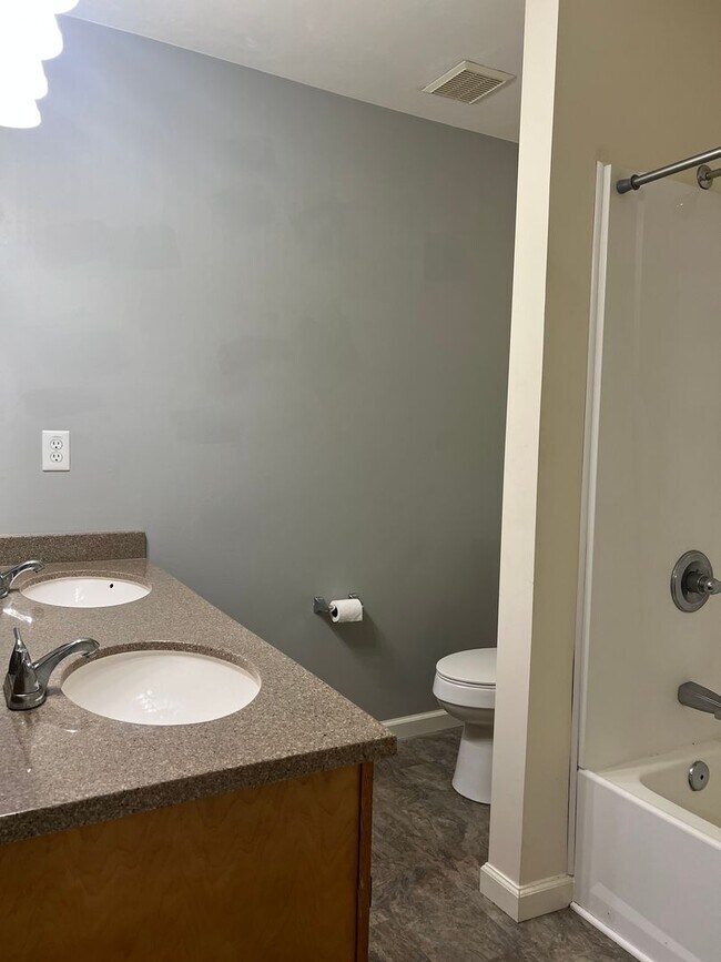 Building Photo - 248 Belmont Cir