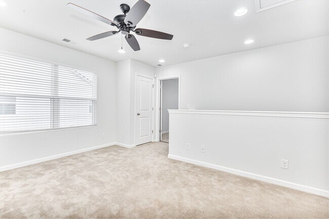 Building Photo - Heatherstone II - Berkshire Forest