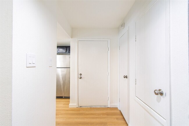 Building Photo - 14555 Wunderlich Dr