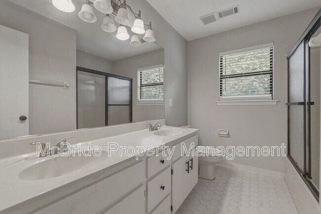 Building Photo - 342 Village Square Dr