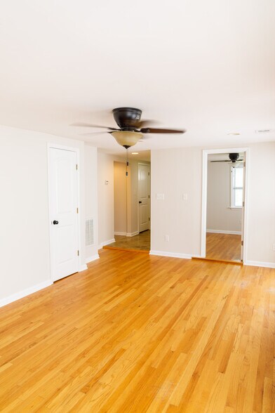 Building Photo - 116 America St