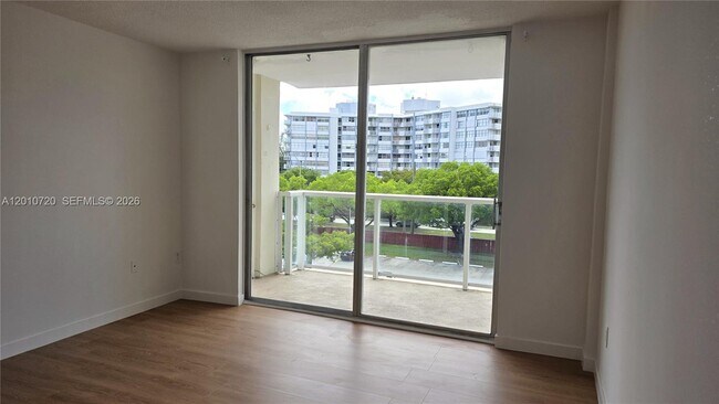 Building Photo - 1351 NE Miami Gardens Dr