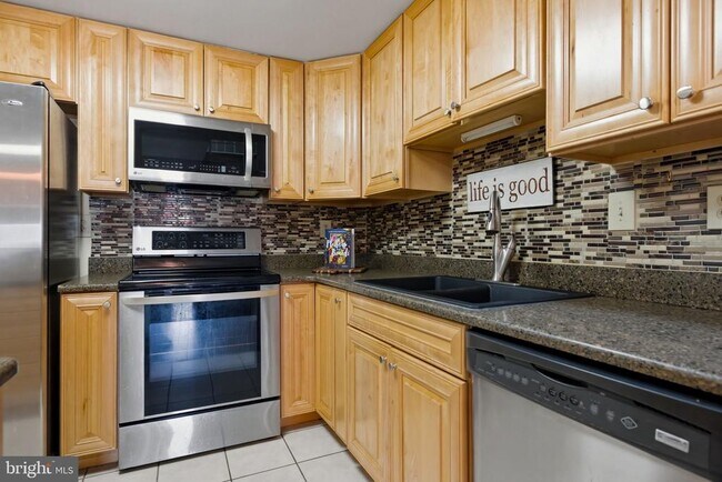 Building Photo - 10208 Ashbrooke Ct