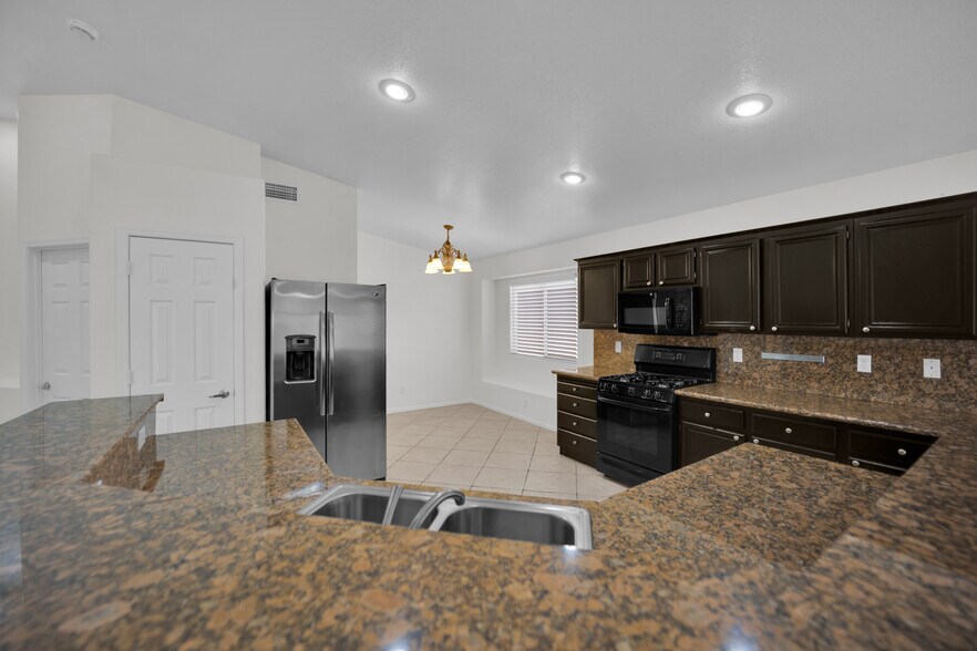 Building Photo - 1542 Misty Sky Dr