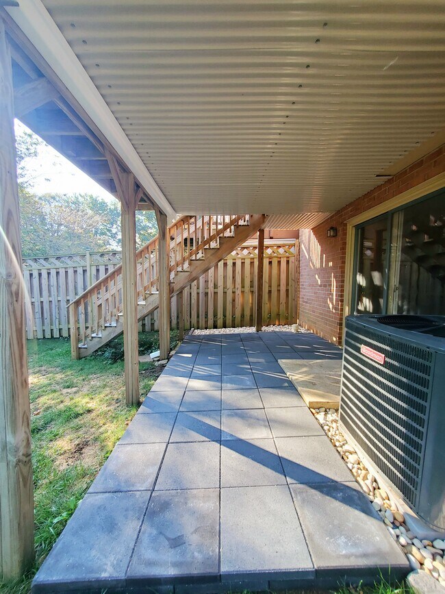 Building Photo - 8002 Broken Reed Ct