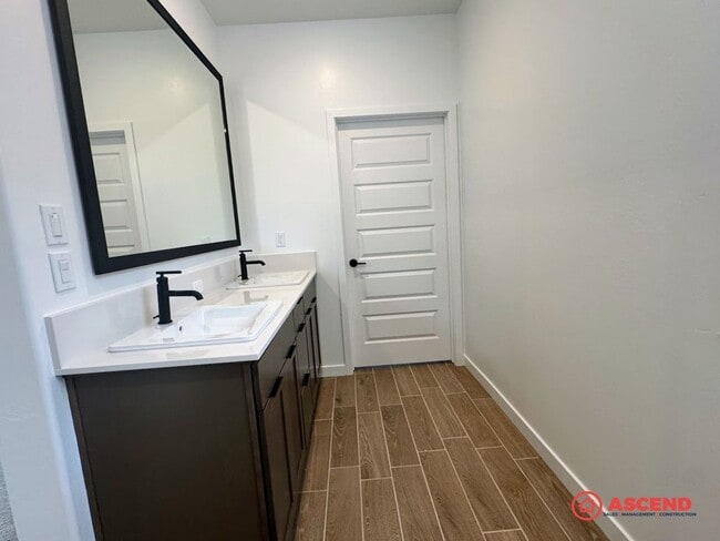 Building Photo - Stunning Newly Built Home in the Southwest!