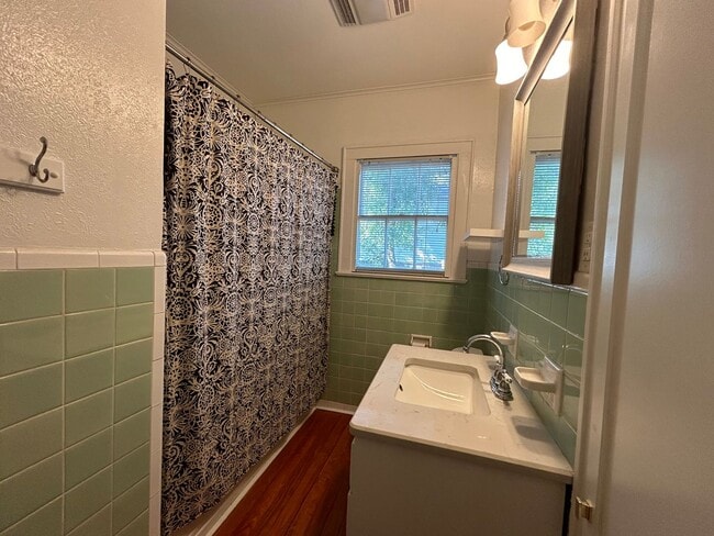 Building Photo - Precious 2 Bed House in South Highland