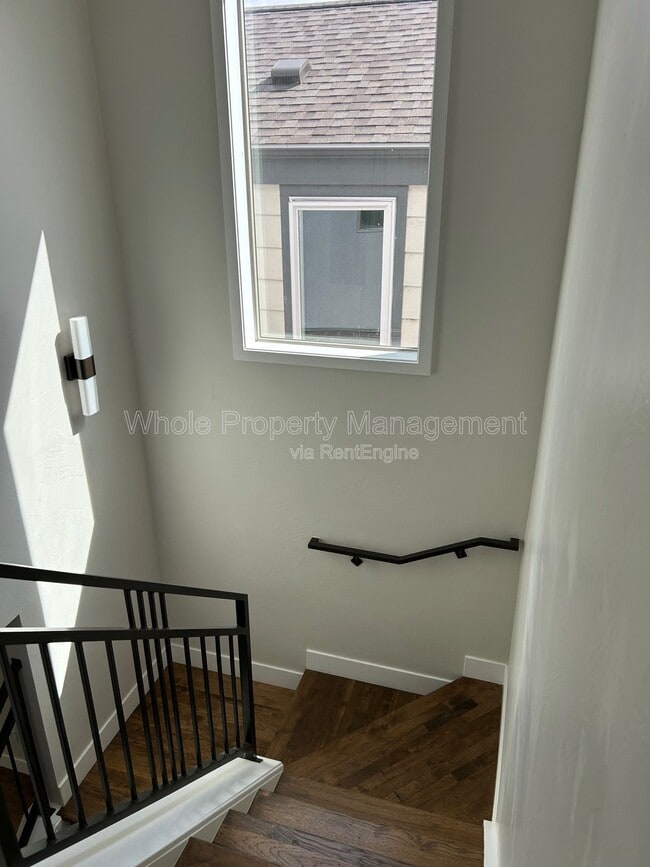 Building Photo - 3303 Navajo St