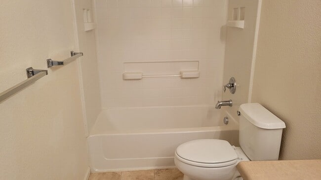 Building Photo - Single Family 3 Bed, 2.5 Bath Home - Avail...