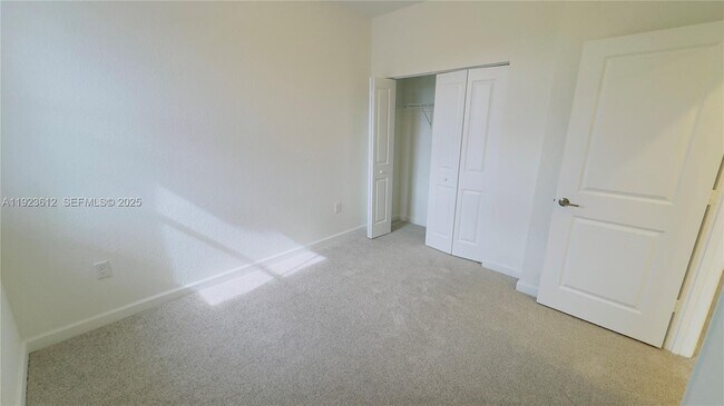 Building Photo - 2621 SE 27th Dr