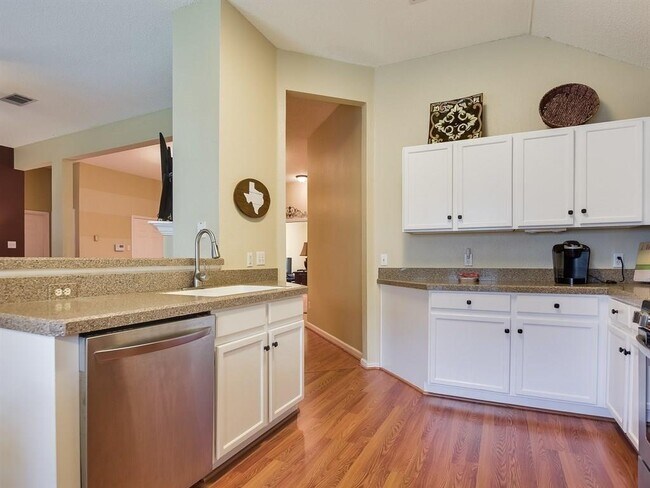 Building Photo - 1016 Mohican St