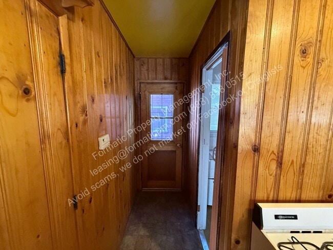 Building Photo - 42460 Fox Farm Rd