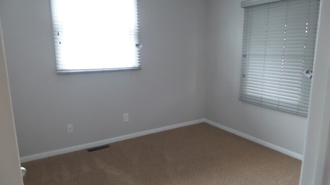 Building Photo - 433 S Kimball St