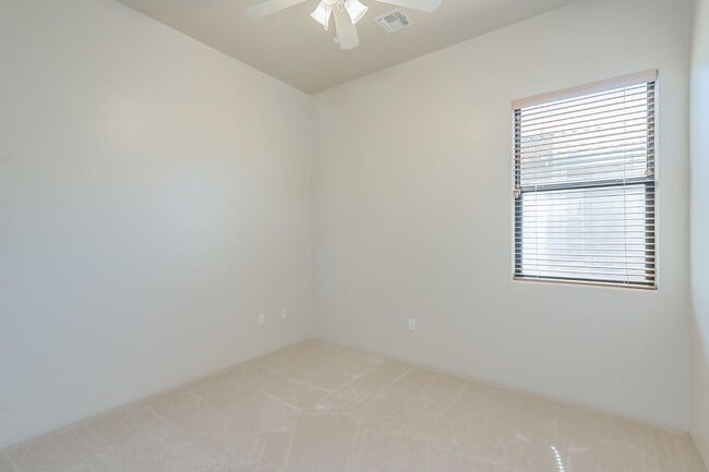 Building Photo - Rare find for this 4 bedroom/3 bath, exqui...