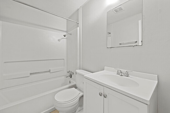 Building Photo - 408 Grantham Rd