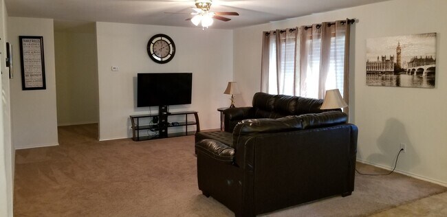 Building Photo - Kensington Ranch built in 2017 5 bedroom 2...