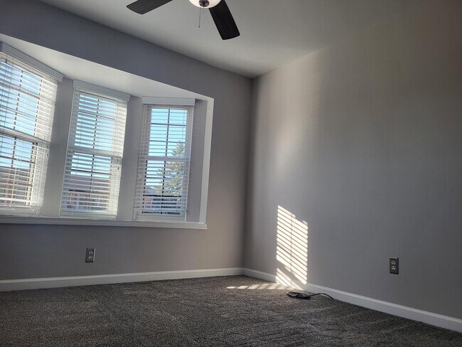 Building Photo - 11447 Lynhurst Dr