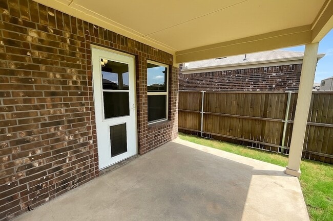 Building Photo - 7505 Paramount Dr