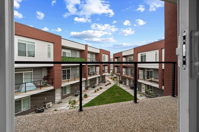 Building Photo - 671 S 400 E