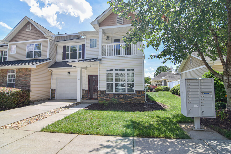 Building Photo - 2913 White Willow Rd