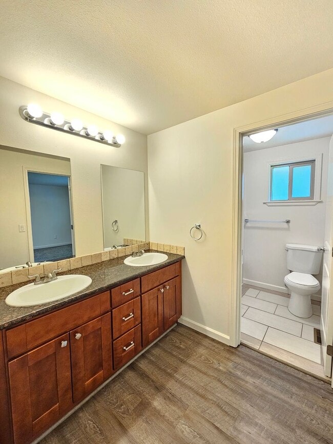 Building Photo - $2,700 – Spacious 4 Bed / 2 Bath Home in S...
