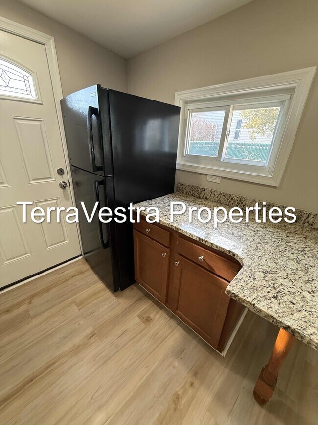 Building Photo - 1881 Williamstown Erial Rd