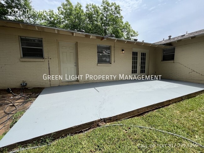 Building Photo - 1209 Desiree Ln