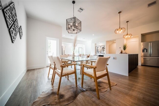 Building Photo - 2212 Francis St