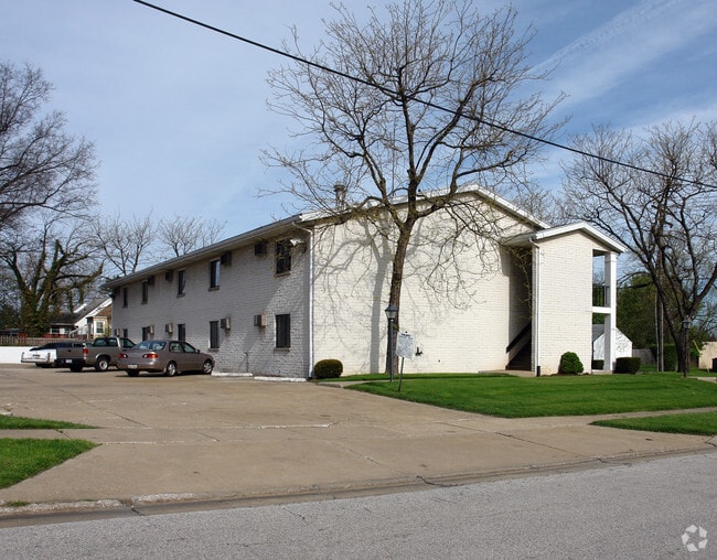 Building Photo - 1718 Schiller Ave