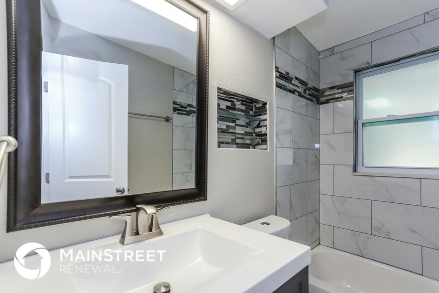 Building Photo - 1960 Cecil St