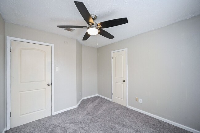 Building Photo - 1114 Blue Diamond Dr